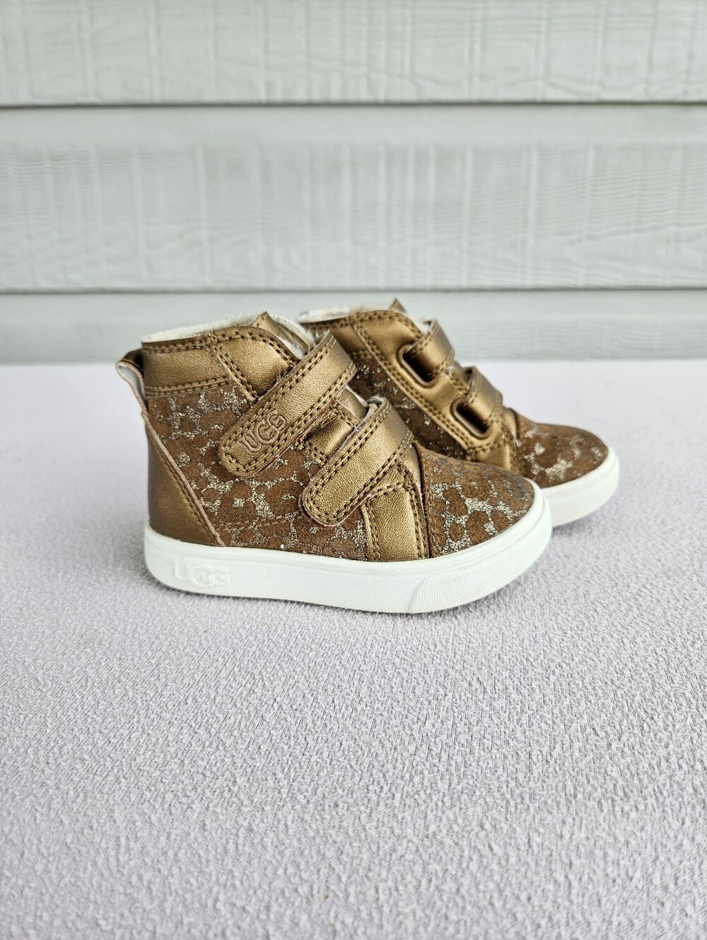 UGG Rennon II Sneaker Toddler SZ 6 Gold Glitter Leopard Print High Hook & Loop